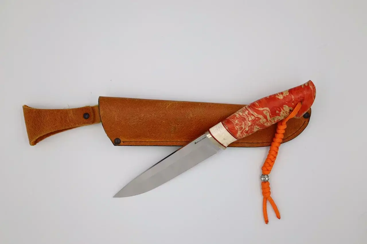 Нож Рыжик (N690, кап клена, вставка рог лося)